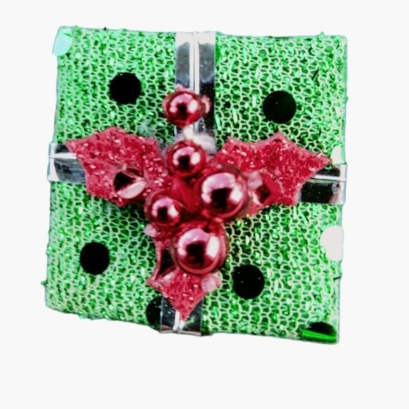 Christmas Present Pin Brooch Green Gift Package REd Ribbon Holly Holiday Jewelry - Picture 1 of 5